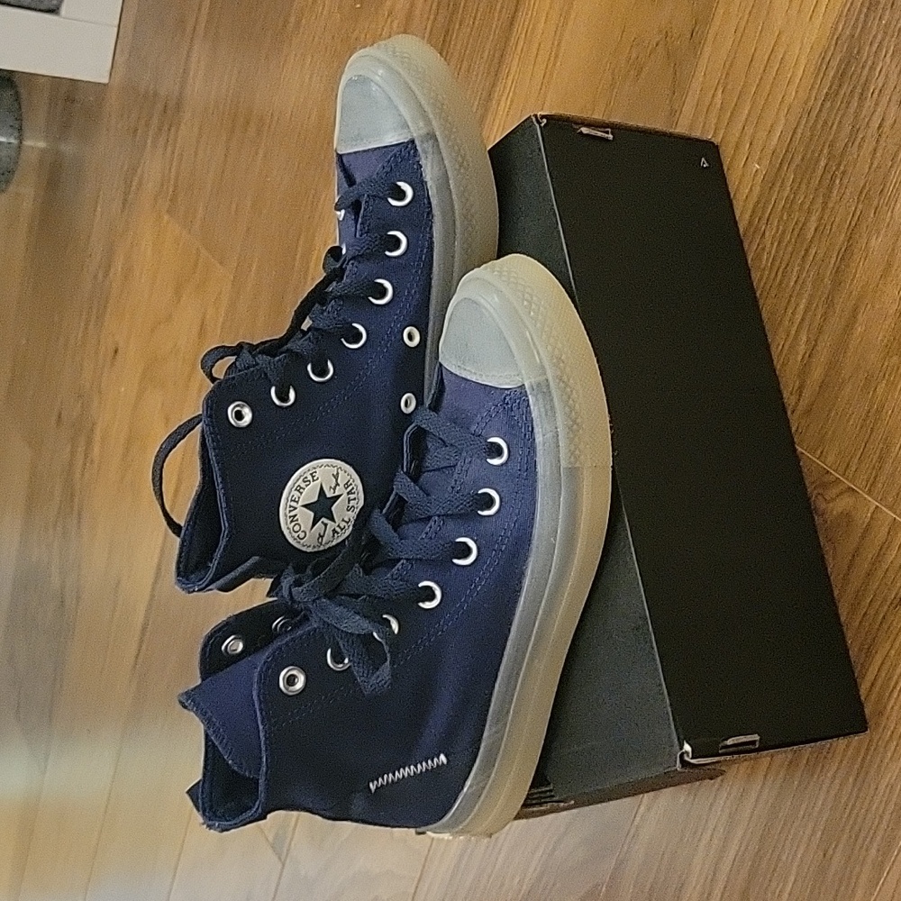 Converse High Tops Wmns Sz 7, AO3295C  CTAS CX HI Midnight Obsidean, EUC